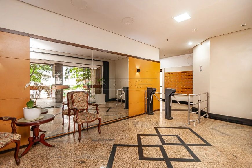 Conjunto comercial amplo, de frente e com vaga