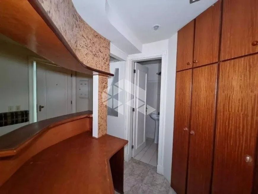 SALA COMERCIAL DESOCUPADA NO CENTRO PROFISSIONAL VILLEROI COM 54,4M2 TOTAIS E 44,54M2 PRIVATIVOS.