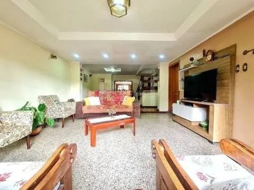 Casa/sobrado com edícula consolidados em terreno com 11,55m de frente por 58m de extensão de frente