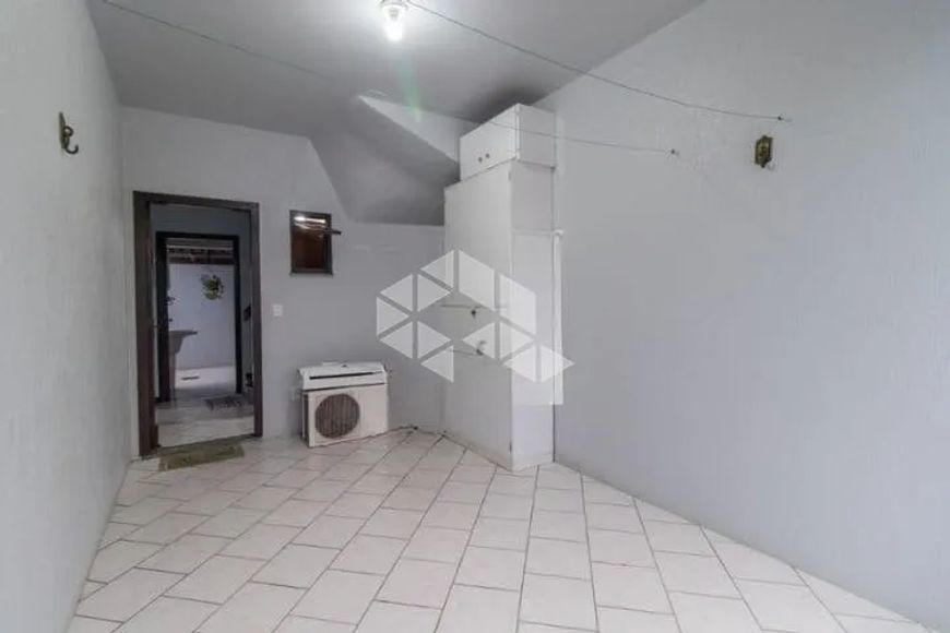 Casa em condomínio com 3 dormitórios e 2 vagas no bairro Vila Nova.