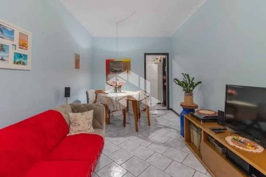 Casa em condomínio com 3 dormitórios e 2 vagas no bairro Vila Nova.