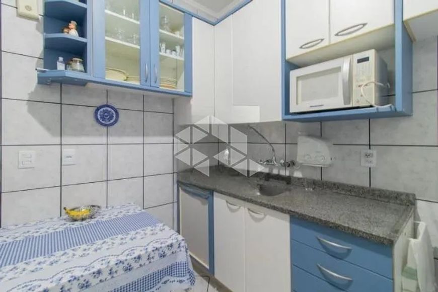Casa em condomínio com 3 dormitórios e 2 vagas no bairro Vila Nova.