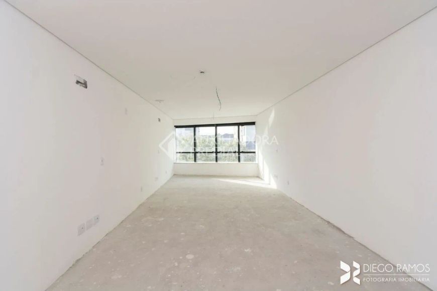 Excelente sala comercial com 43m² privativos na Rua Luzitana