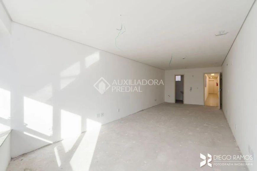 Excelente sala comercial com 43m² privativos na Rua Luzitana