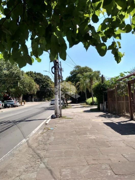 Chalé de madeira em terreno de 11x40 comercial/residencial
