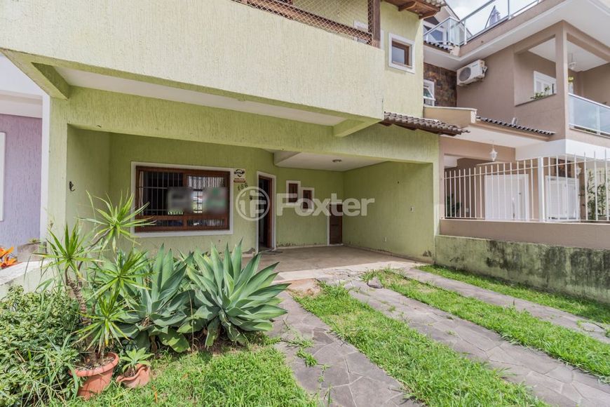 Residencial Lagos de Nova Ipanema, sobrado de 03 dormitórios sendo um suíte, pátio com piscina.