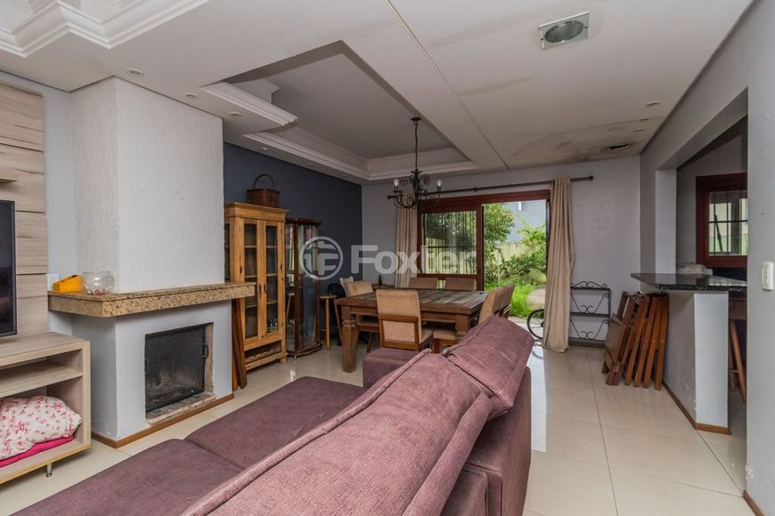 Residencial Lagos de Nova Ipanema, sobrado de 03 dormitórios sendo um suíte, pátio com piscina.