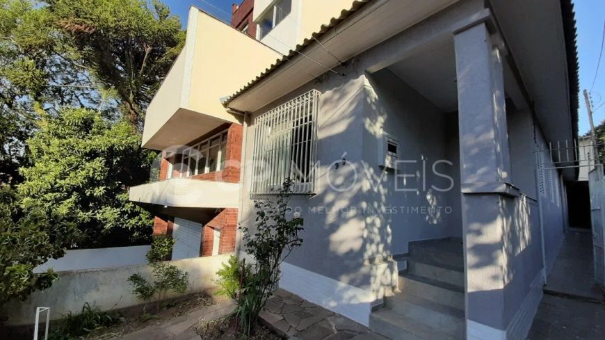 casa/terreno em Porto Alegre, no bairro Chácara das Pedras, à venda.