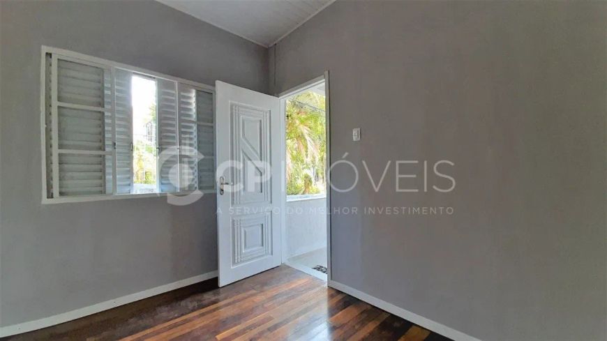 casa/terreno em Porto Alegre, no bairro Chácara das Pedras, à venda.