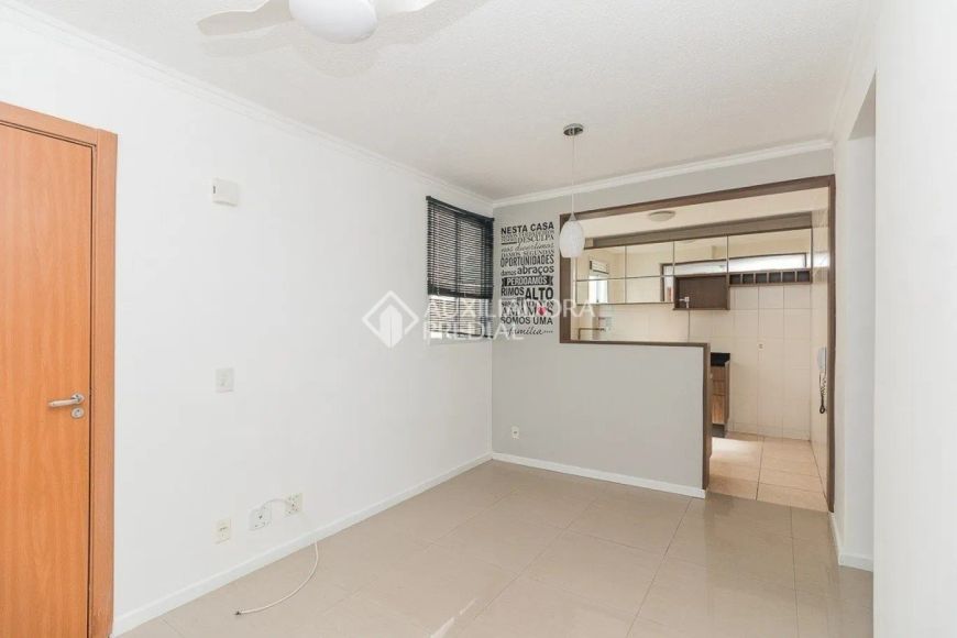 Apartamento semimobiliado com 2 quartos, 1 vaga no Jd. Leopoldina