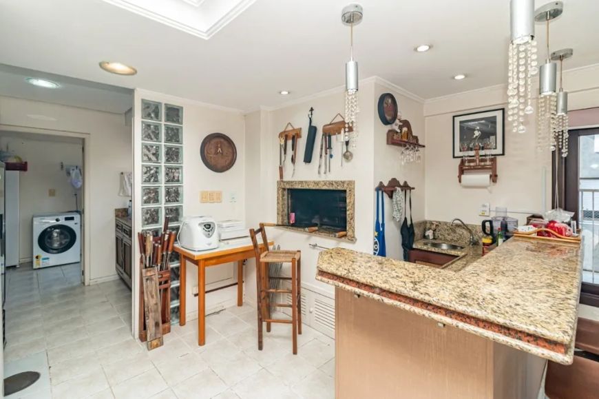 Vendo cobertura de 200m² 3 dormitório suíte com hidromassagem, 2 banheiros, lareira, churrasqueira,