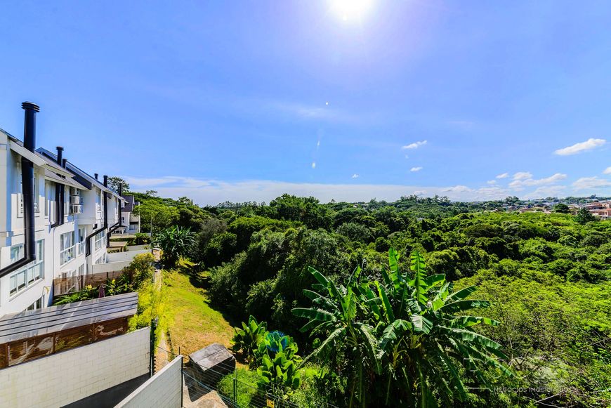 Linda casa de condomínio de 4 dorms c/2 suítes, 3 vagas. Infra total e completa. Entrar e morar!