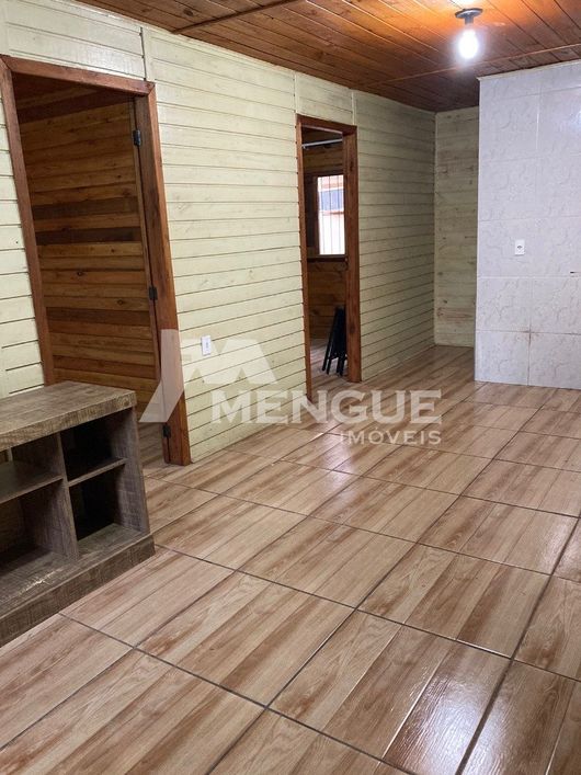Casa com 02 dormitórios 1 suíte e 3 vagas de garagem, à venda no bairro Passo das Pedras em Porto Al