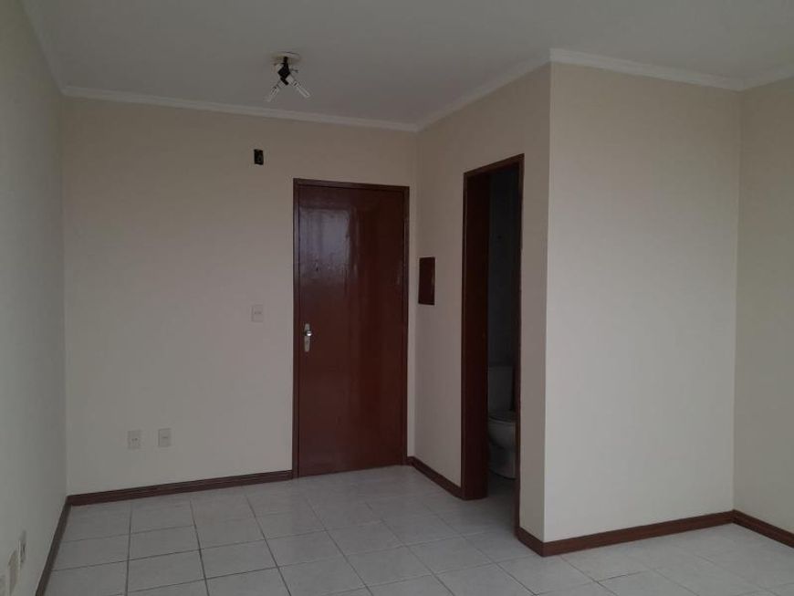 SALA COMERCIAL DE FRENTE PARA A AVENIDA COM AR CONDICIONADO DE JANELA, COM 20,83 M² PRIVATIVOS...