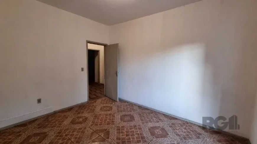 Sobrado com apartamento em cima e loja embaixo, estacionamento, em terreno 10x30 a venda no Bairro J