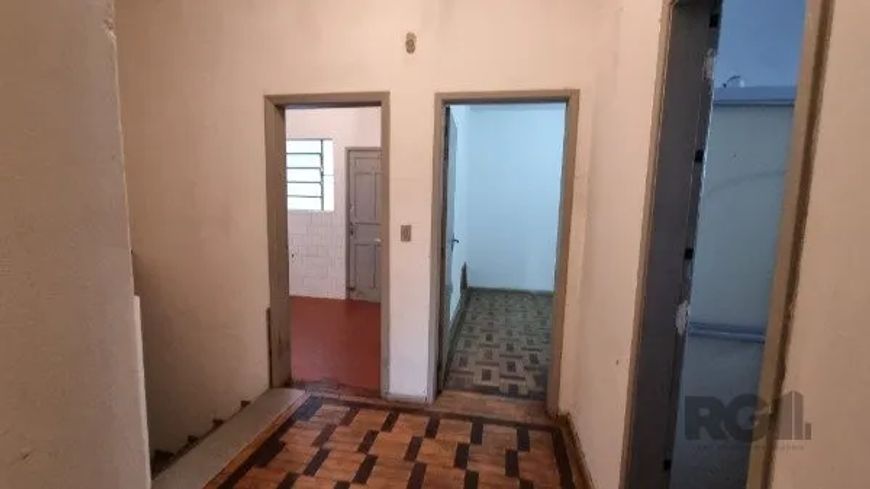 Sobrado com apartamento em cima e loja embaixo, estacionamento, em terreno 10x30 a venda no Bairro J