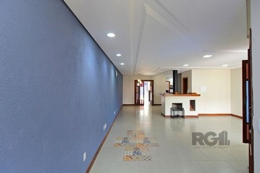 Casa em Porto Alegre, no bairro Hípica, com 3 dormitório(s), e 3 banheiros, à venda.