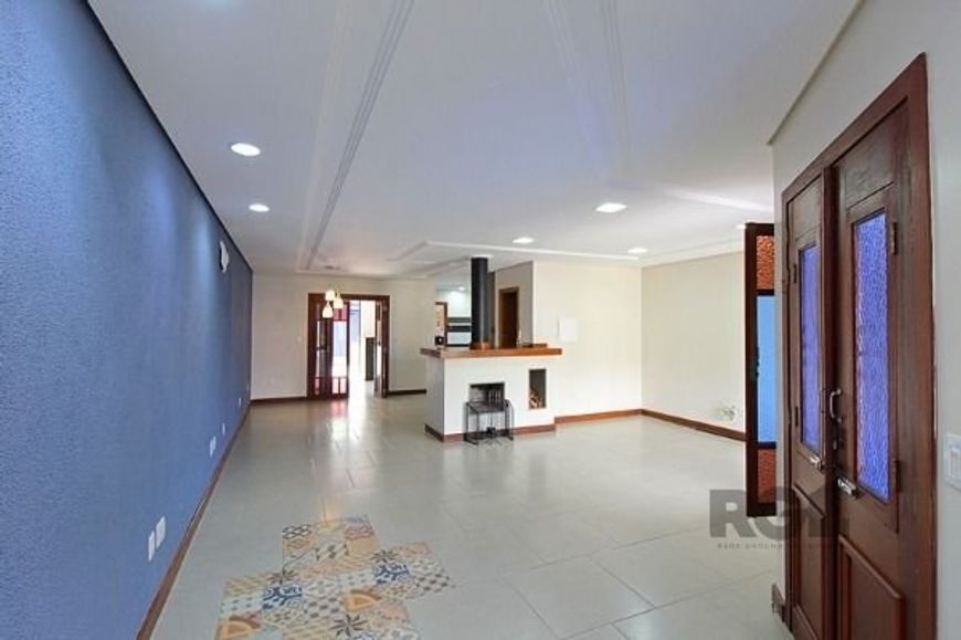 Casa em Porto Alegre, no bairro Hípica, com 3 dormitório(s), e 3 banheiros, à venda.