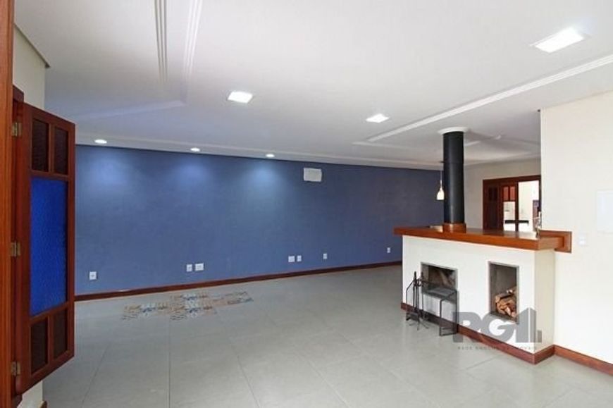Casa em Porto Alegre, no bairro Hípica, com 3 dormitório(s), e 3 banheiros, à venda.