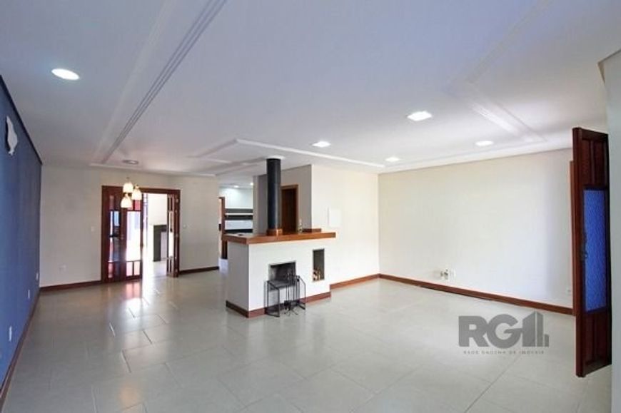 Casa em Porto Alegre, no bairro Hípica, com 3 dormitório(s), e 3 banheiros, à venda.