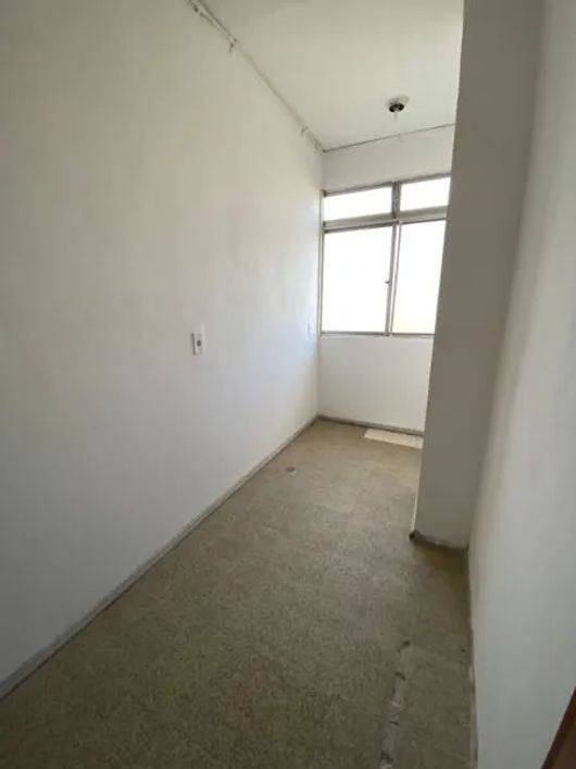 Apartamento 3 dormitórios, sendo 1 suíte, com ótima orientação solar no miolo do Menino Deus