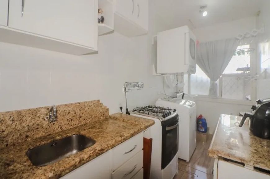 Apartamento com 2 dormitórios e 1 vaga no Menino Deus, em Porto Alegre - RS.