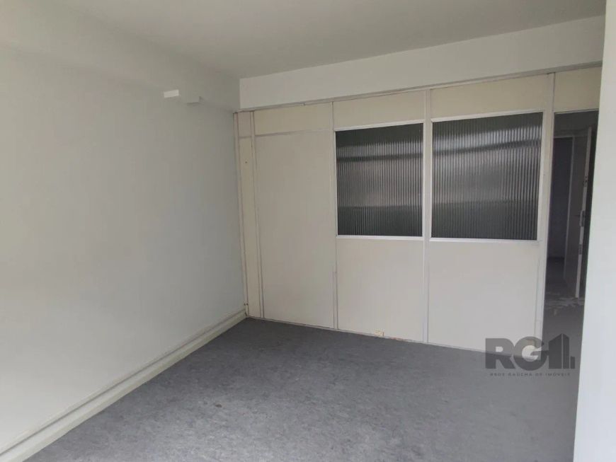 Vende sala com banheiro em excelente ponto do centro histórico, condomínio oferece: Portaria 24 hora