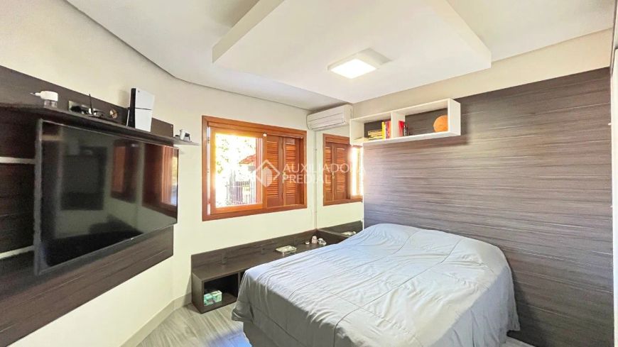 Casa à venda 3 suites com piscina na Hipica - Porto Alegre