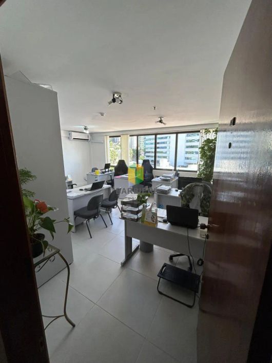 Sala comercial com 39m2 na Cristóvão colombo bairro Floresta. REF: VP 881