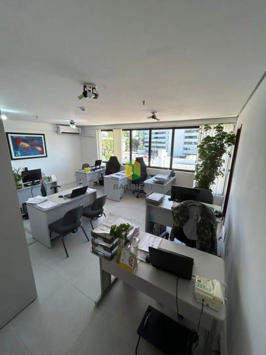 Sala comercial com 39m2 na Cristóvão colombo bairro Floresta. REF: VP 881
