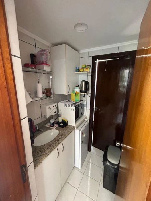 Sala comercial com 39m2 na Cristóvão colombo bairro Floresta. REF: VP 881