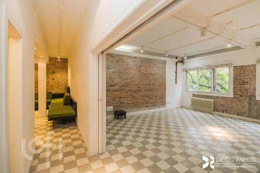 Imóvel para venda com 220 metros quadrados com 3 quartos.