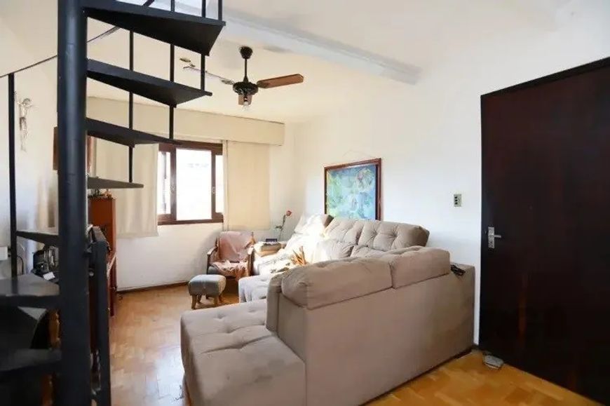 Excelente cobertura com 3 quartos, sendo 2 no andar principal e 1 no andar superior, 1 vaga coberta