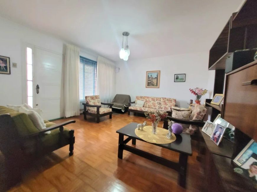 Casa térrea com 4 dormitórios e 4 vagas no bairro Jardim Itu por R$ 780.000,00