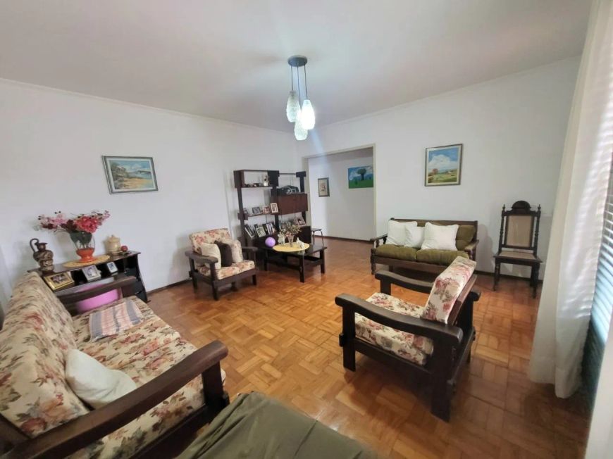 Casa térrea com 4 dormitórios e 4 vagas no bairro Jardim Itu por R$ 780.000,00