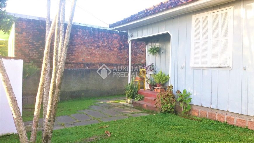 Casa com 2 dormitórios no bairro Belém Novo