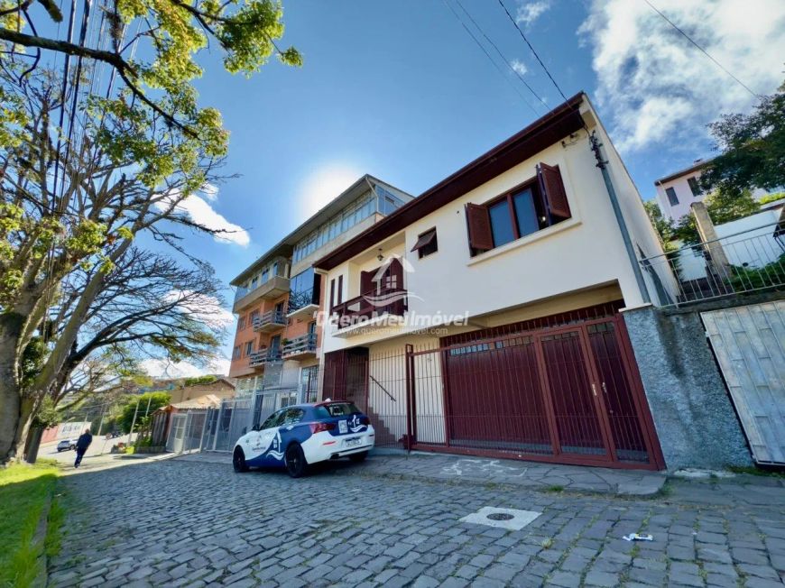 Casa a venda com 3 dormitórios e casa nos fundos