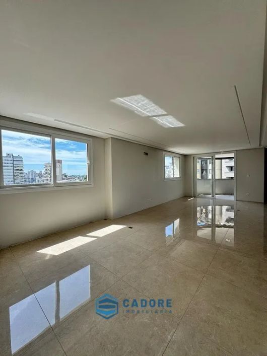 Apartamento com três dormitórios no Panazzolo