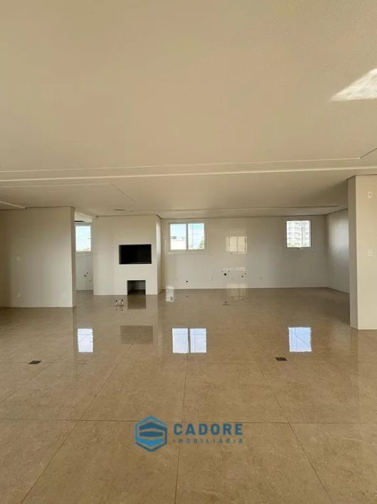 Apartamento com três dormitórios no Panazzolo
