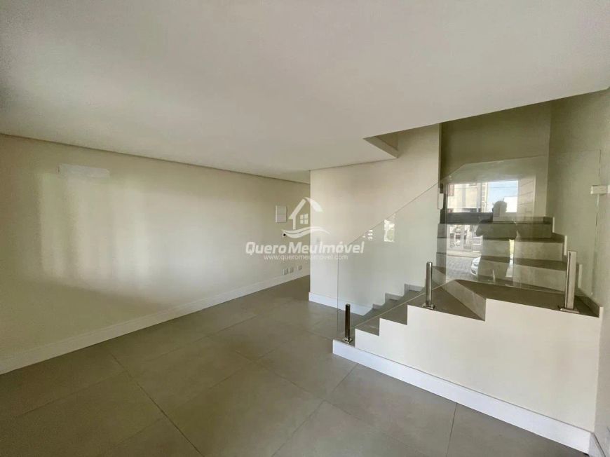 Sobrado triplex no Vinhedos