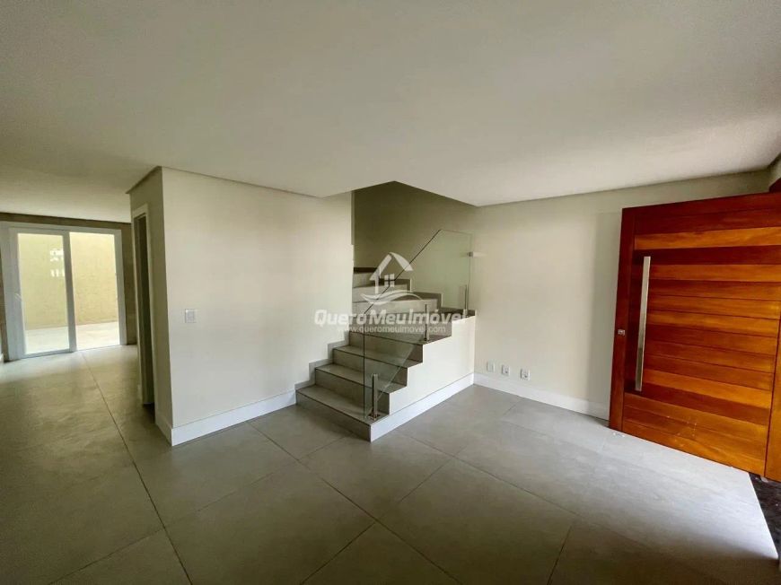 Sobrado triplex no Vinhedos