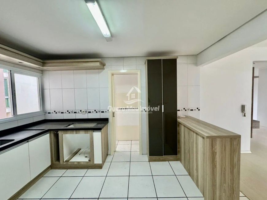 Apartamento semimobiliado no Desvio Rizzo