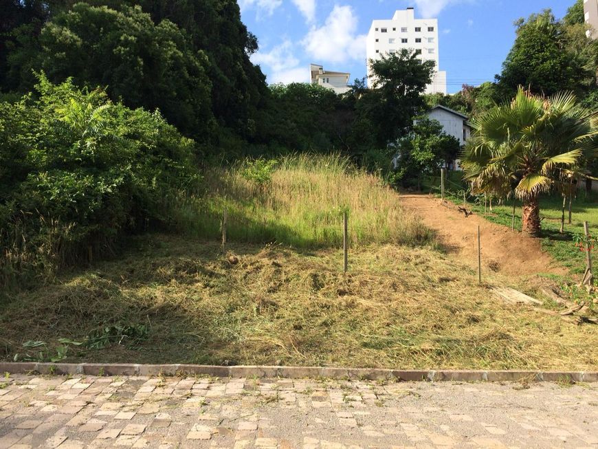 Vende-se terreno com 898 metros quadrados no bairro Panazzolo