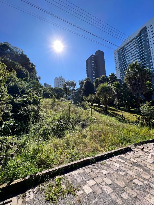 Vende-se terreno com 898 metros quadrados no bairro Panazzolo