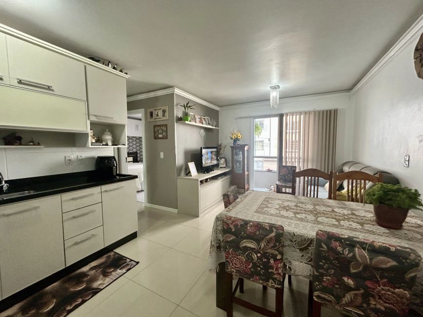 Lindo apartamento semimobiliado proximo ao Shopping Villagio Caxias.