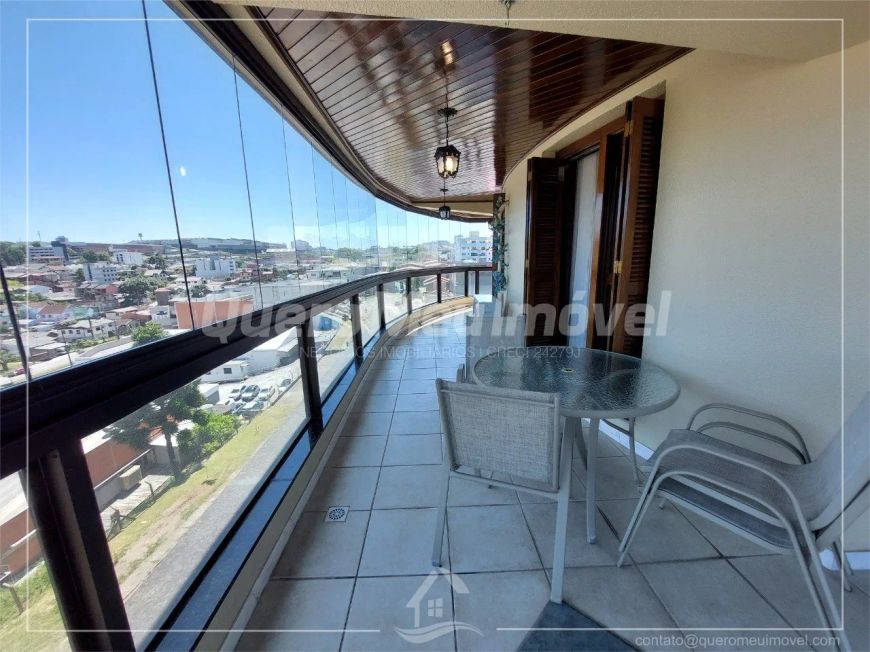 Apartamento mobiliado com 203m² no Sagrada Familia