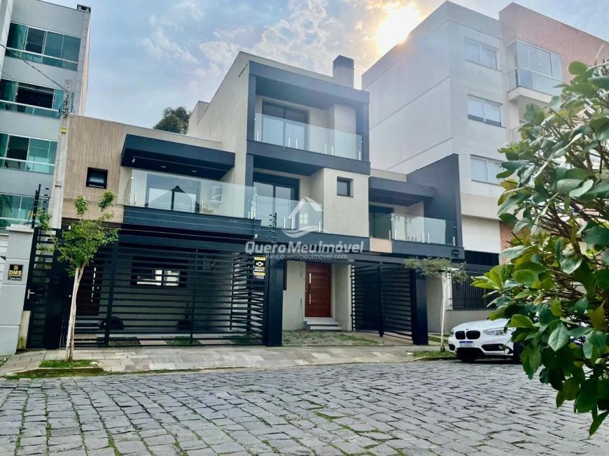 Sobrado à venda no bairro Vinhedos