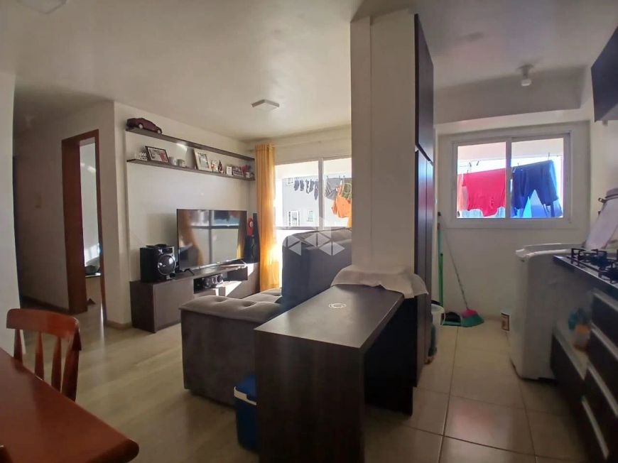Apartamento de 53m , sem mobília com 2 dormitorios, sacada e vaga de garagem coberta no Bairro Desvi