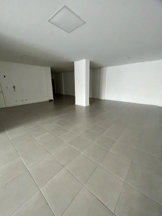BENTOALVES aluga sala comercial com 141 m2, com vaga de garagem, no Centro - Caxias do Sul - RS