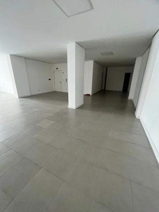BENTOALVES aluga sala comercial com 141 m2, com vaga de garagem, no Centro - Caxias do Sul - RS